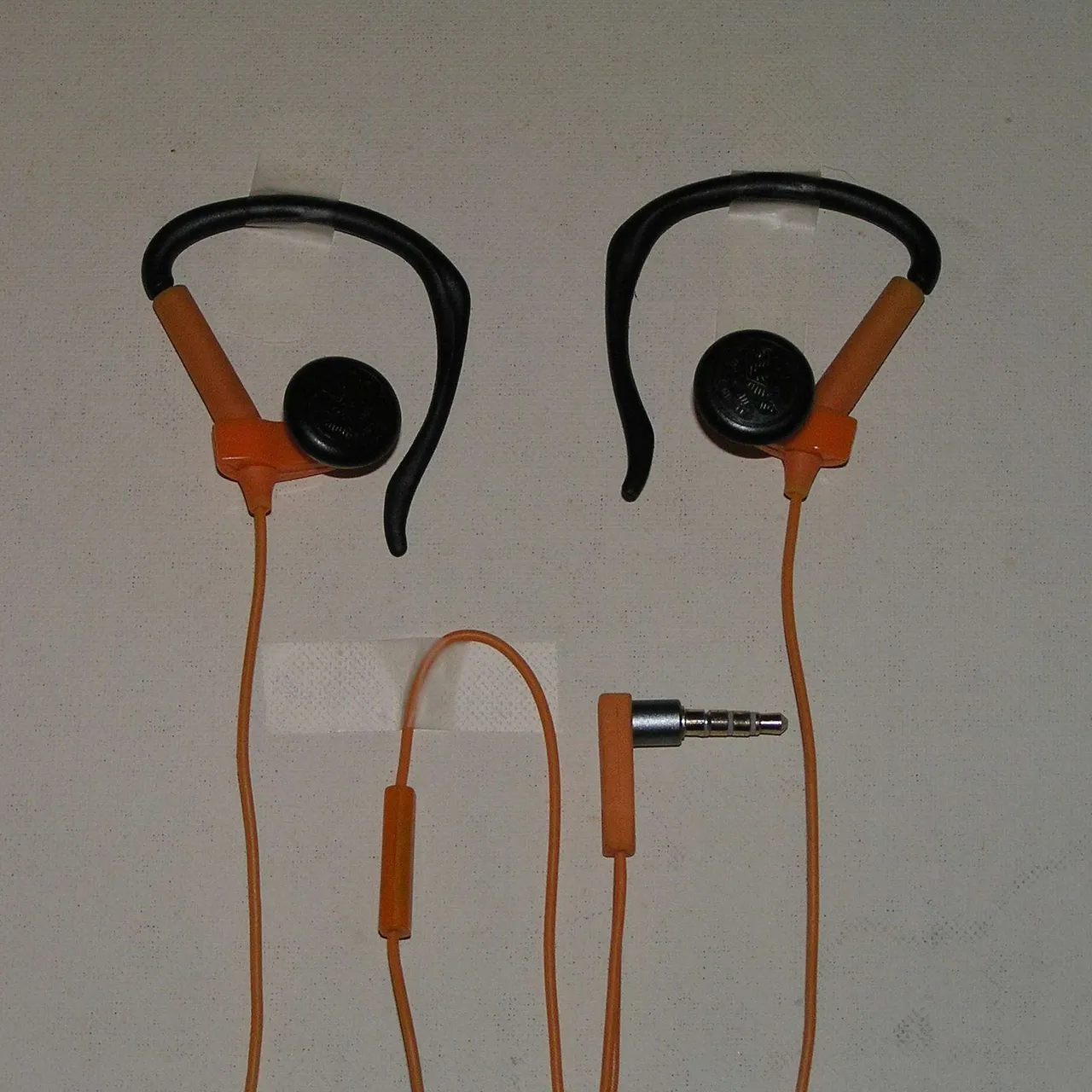 Miscellaneous used earbuds photo 3