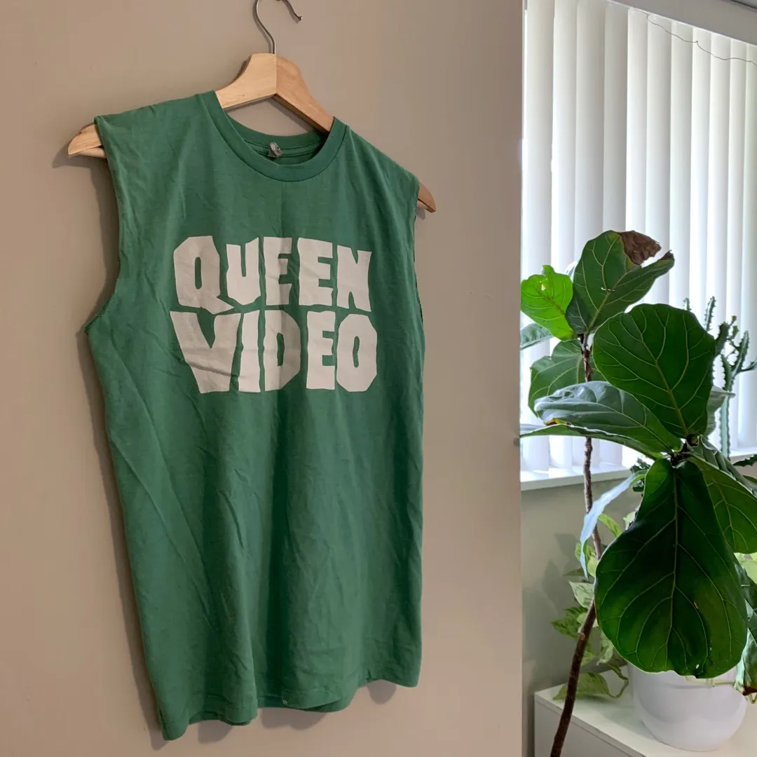 ✨Authentic Queen Video Cut Off Tee photo 1