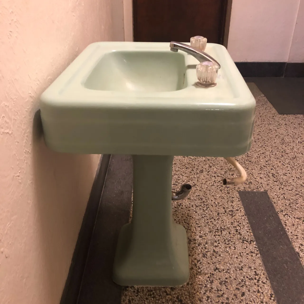 Vintage sink photo 1