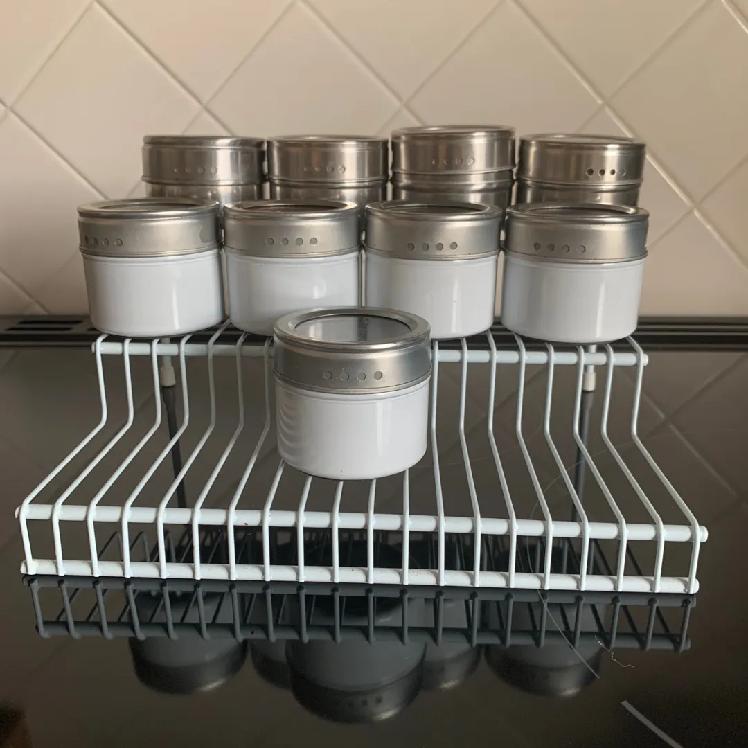 Space Savers: Magnetic Spice Jars With A Rack photo 1
