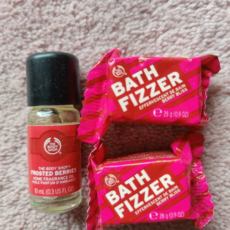 🆓 New The Body Shop Fragrance Oil And Bath Fizz photo 1
