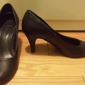 Size 6 black heels photo 1