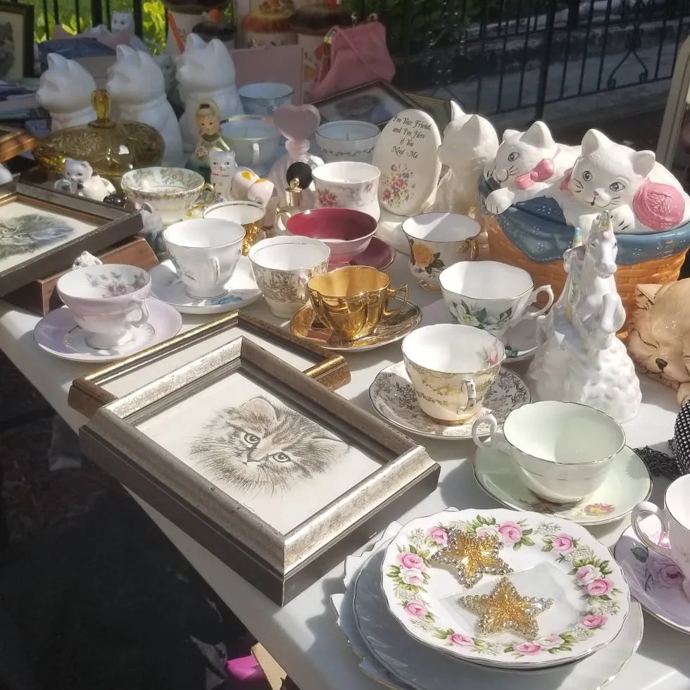 Vintage Yard Sale! Happening Now Till 4pm Almost Everyting Is... photo 4