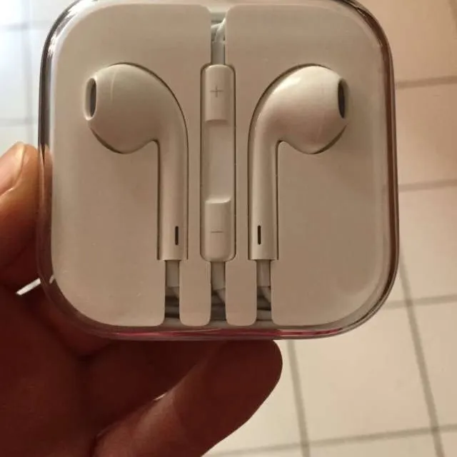 Apple Headphones (never Used) photo 1