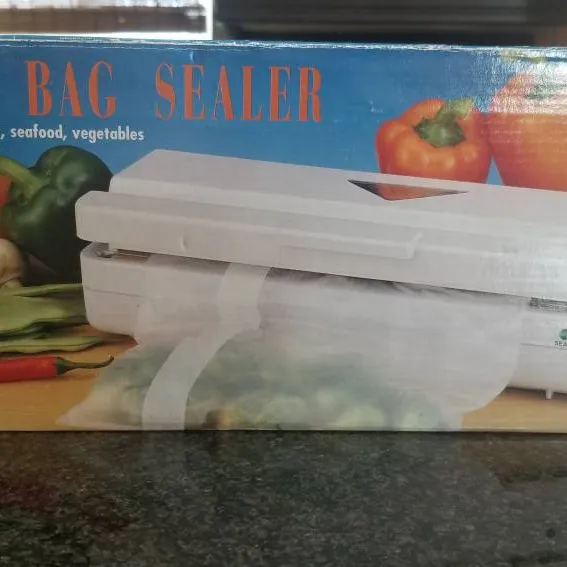 Vacuum Bag Sealer photo 1