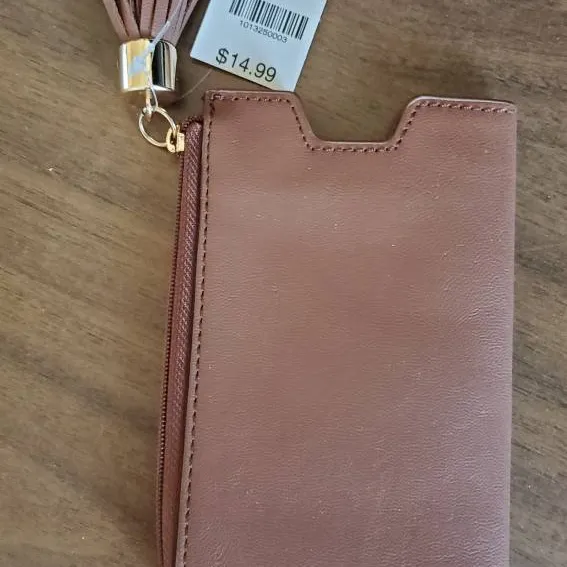 BNWT Beige Faux Leather Phone And Card Wallet photo 3