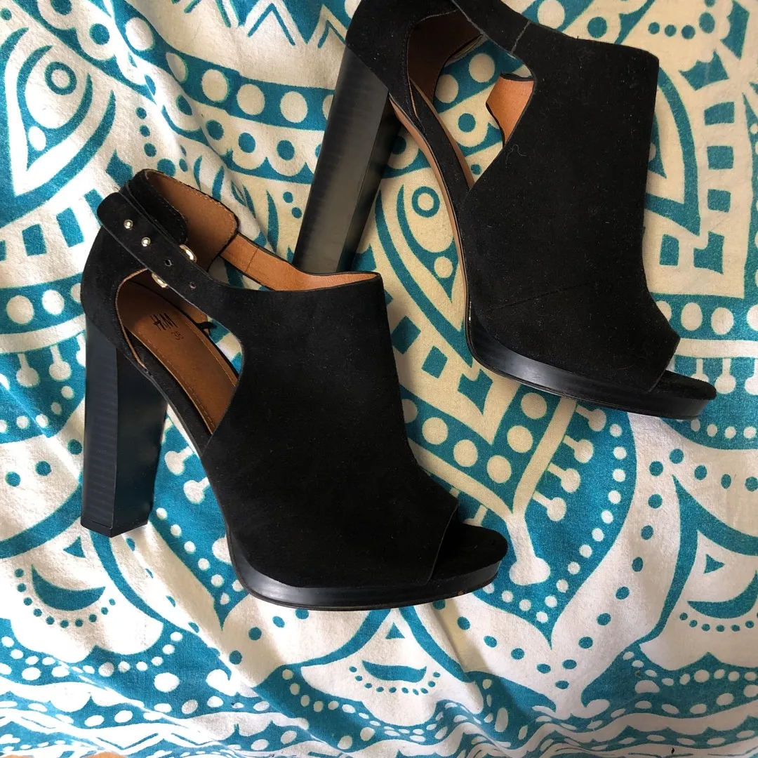 Size 38 HnM Heels Worn Once photo 1