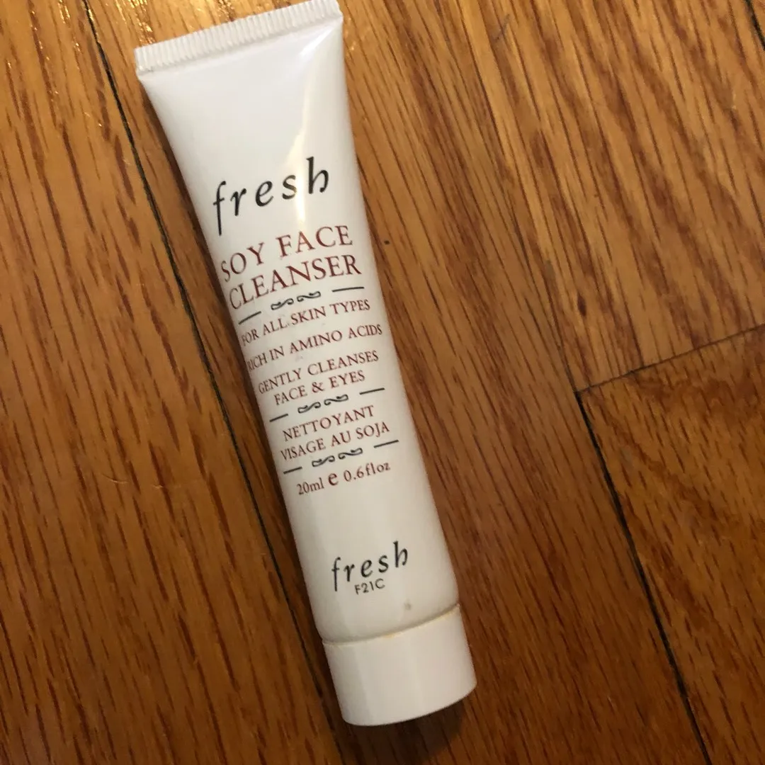 Fresh Soy face Cleanser photo 1