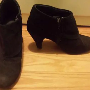 Size 6 Cute black booties photo 1