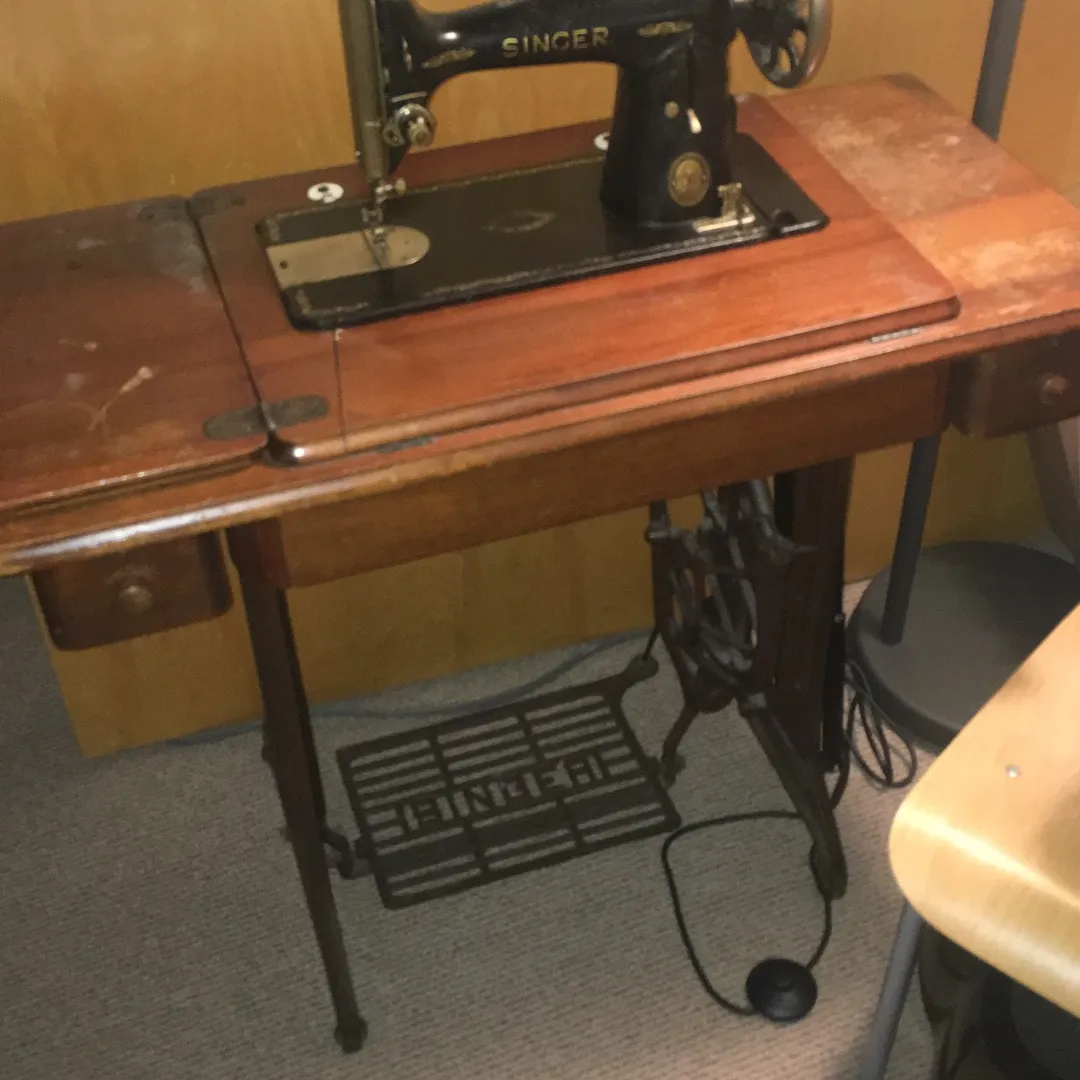 Singer vintage sewing machine photo 1