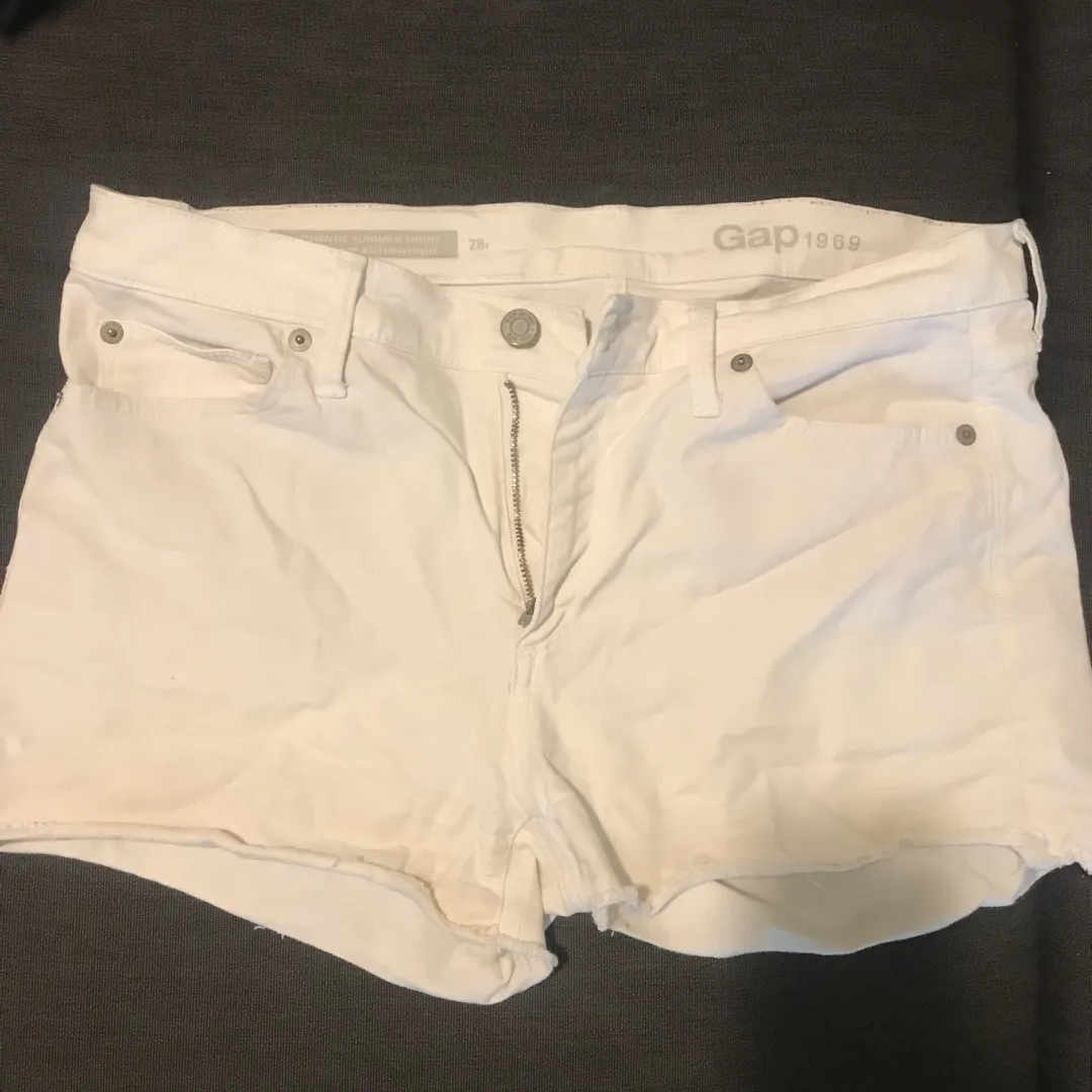 White Denim Gap Shorts Size 28 photo 1