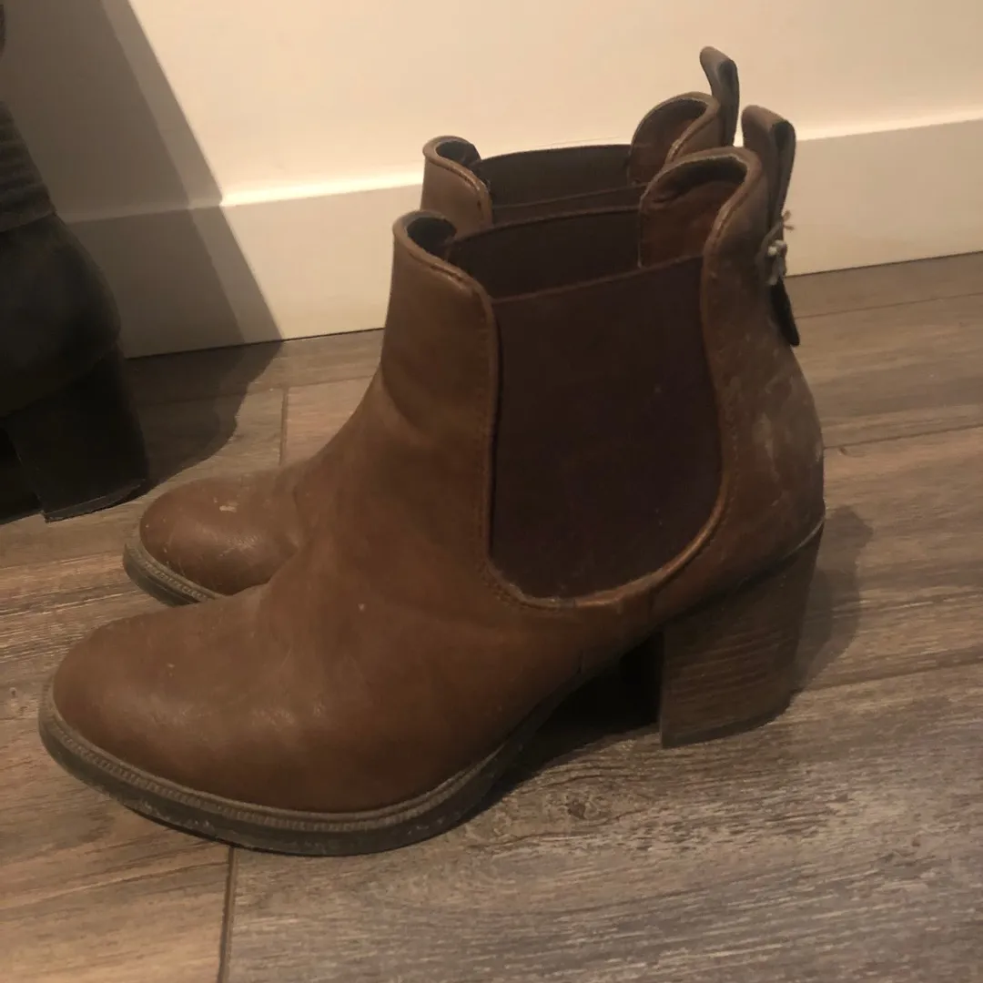 Brown Chelsea Boots 7.5 photo 1
