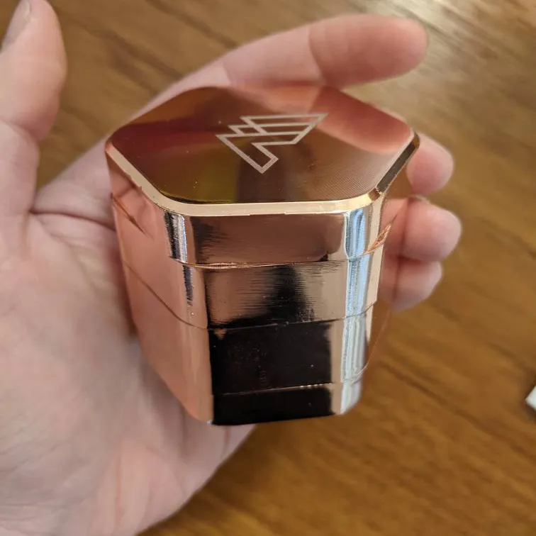NEW Magnetic 4 Piece Rose Gold Grinder photo 4