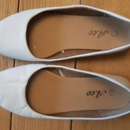 White Flat Shoes Size 7 photo 1