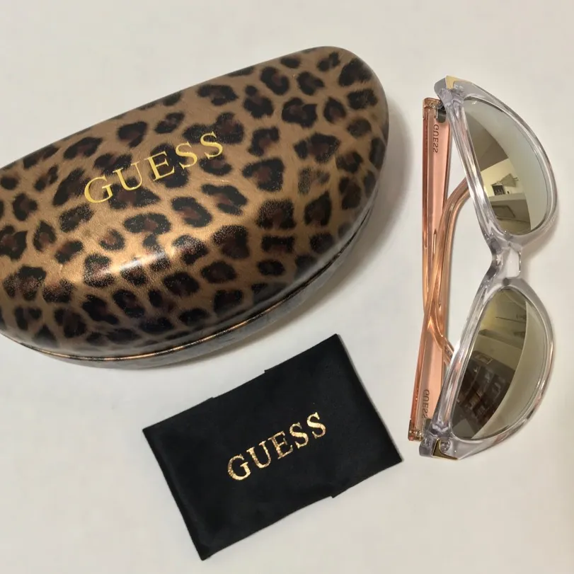 Guess Sunglasses, Case And Cloth photo 1