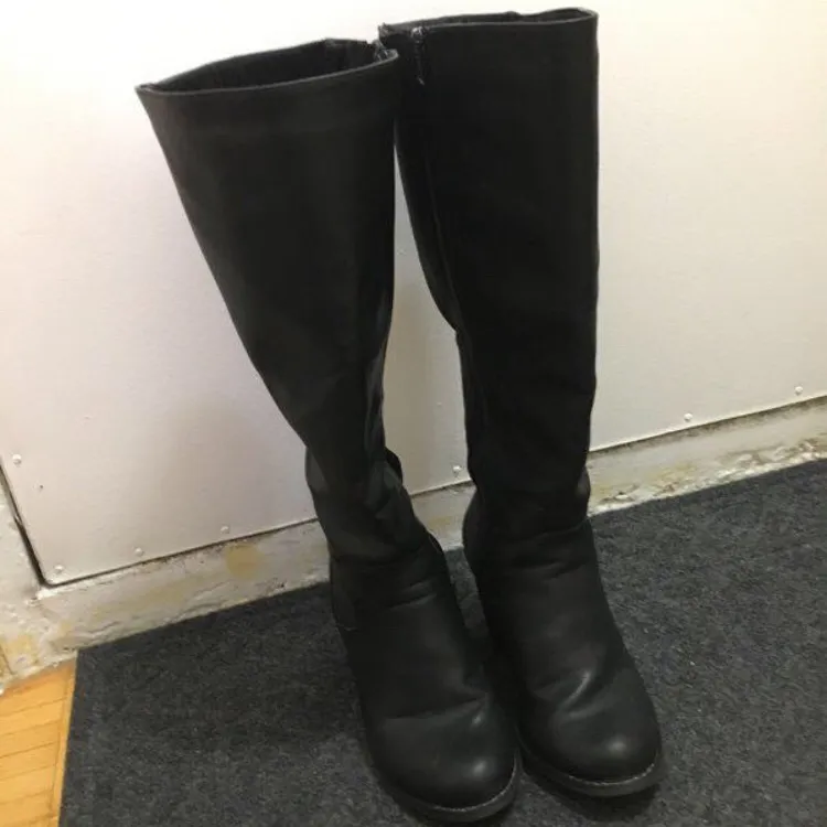 Size 7W Wide Calf Boots photo 3