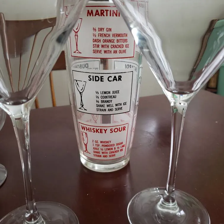 2 Lg Martini Glasses & Shaker photo 4