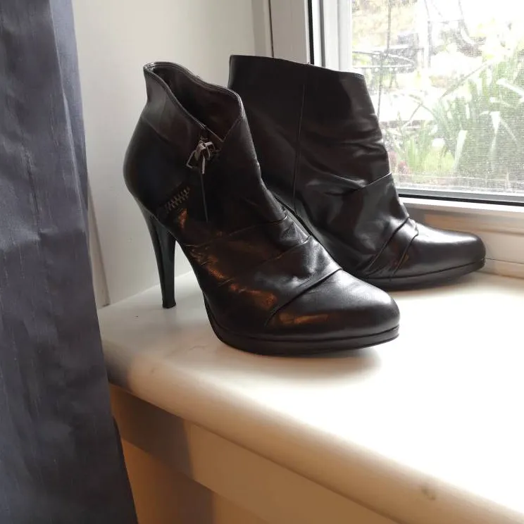 Black Leather Nine West Ankle Boots Size 9 photo 1