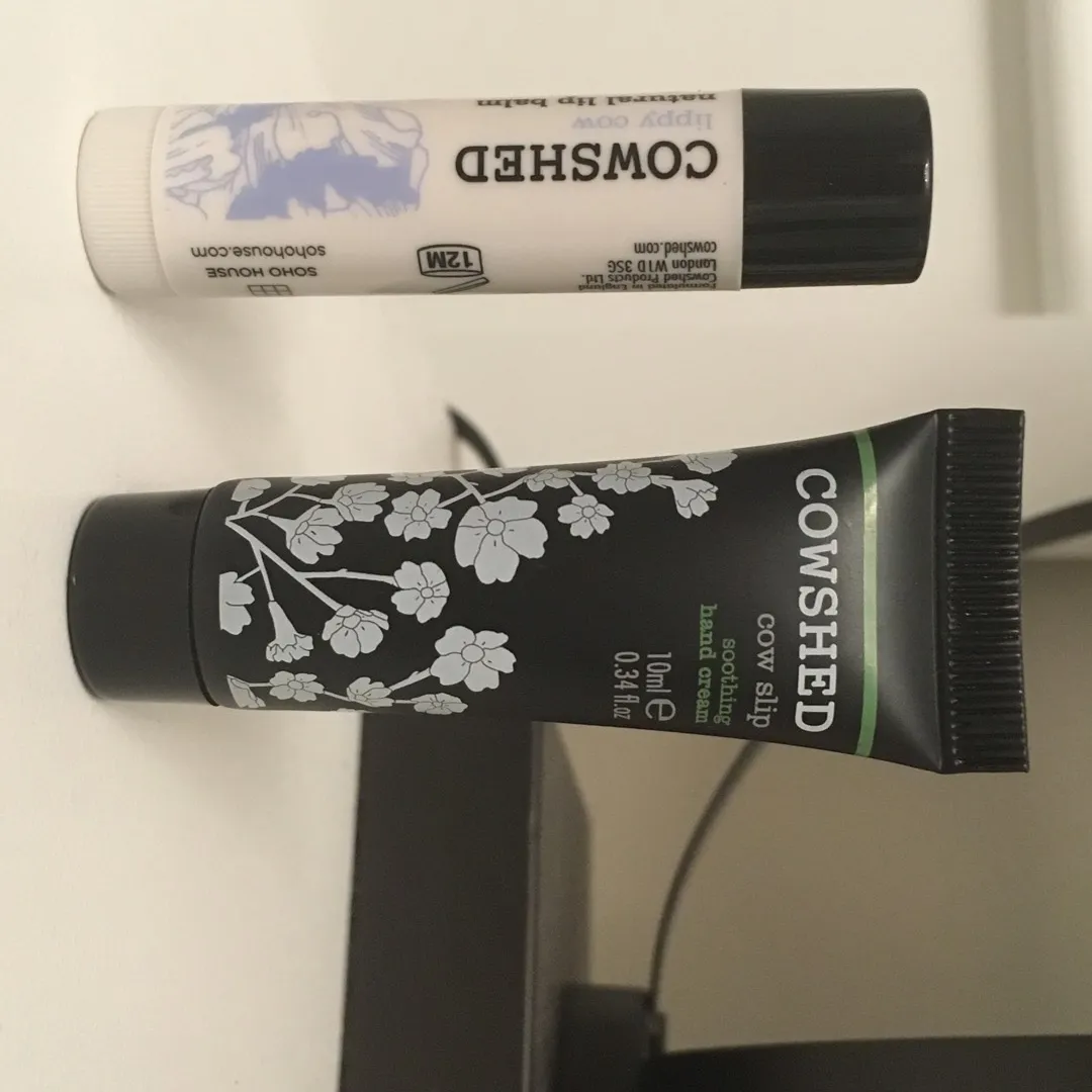 UNUSED Cowshed Lip Balm And Lotion photo 1