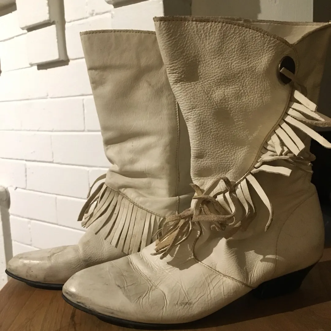 Vintage Cowboy Boots White Leather And Fringe photo 1