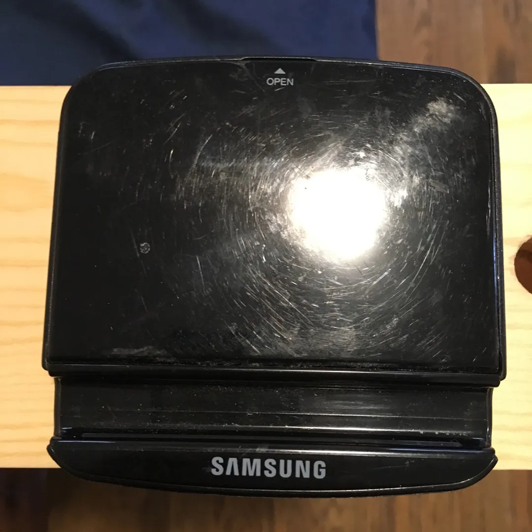 Samsung S4 Spare Battery+Charger/Phone Stand photo 1