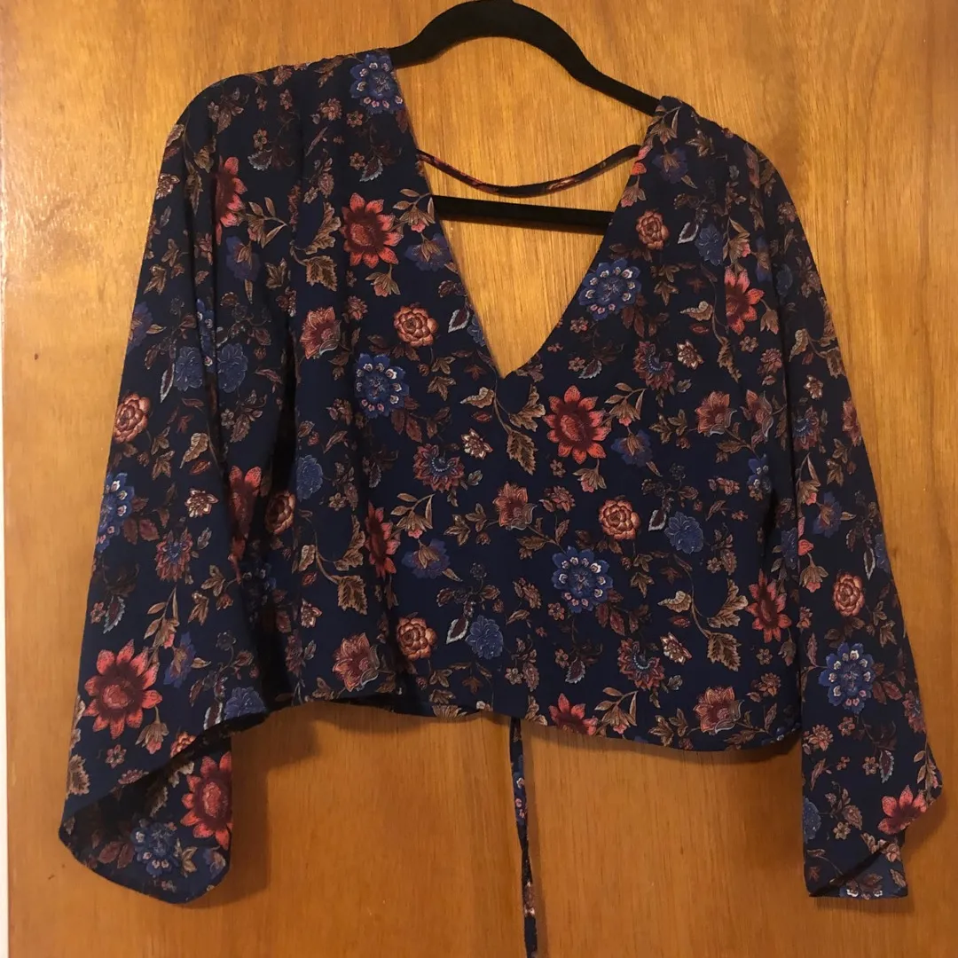 Floral Top With Flows Sleeves photo 1