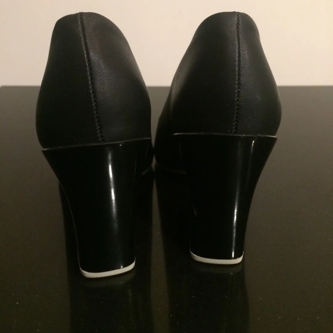 Classic Black Heels With A Twist photo 5