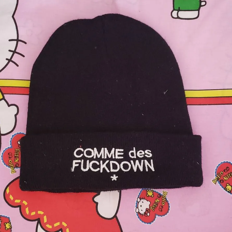 Fake Comme Des Garçon "fuckdown" Knitted Hat photo 1