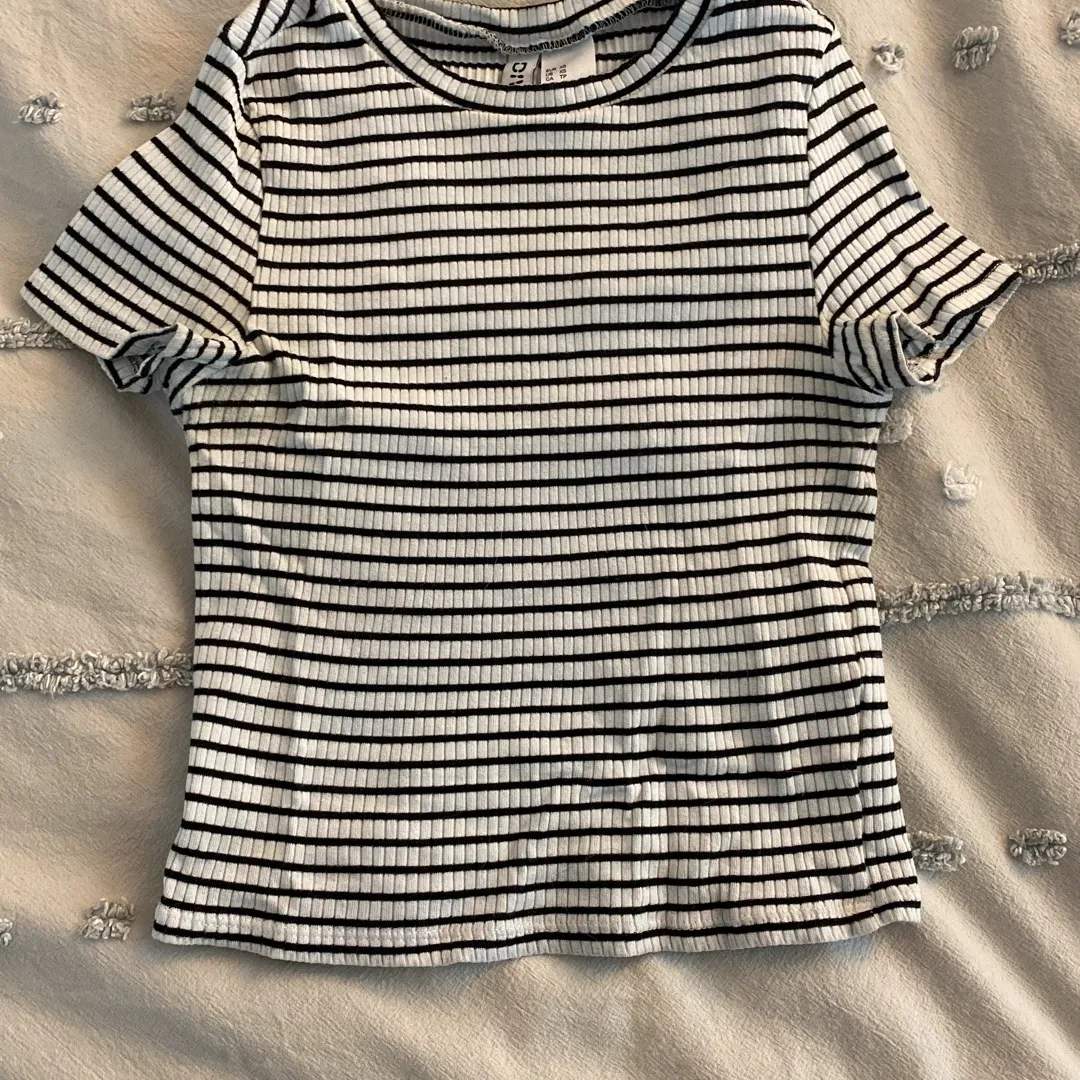 Divided Striped Ribbed Tee photo 1