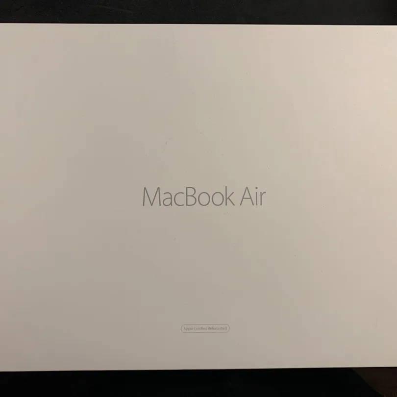 BOX: Macbook Air Box photo 1