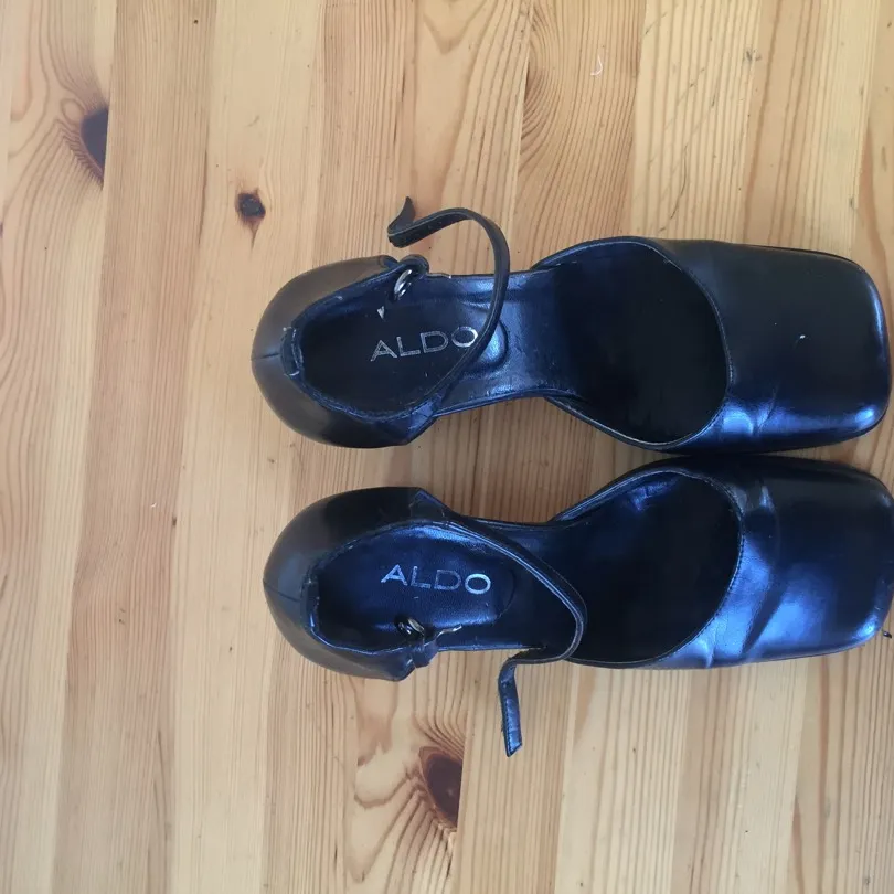 Aldo Black Shoes Size 37. In Good Condition photo 4