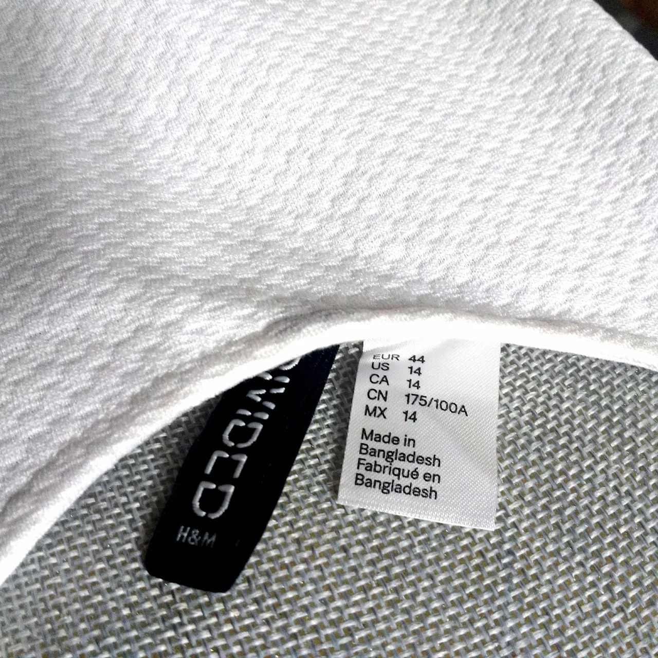 (NEW) H&M White Textured Skater Dress - Size 14 photo 4