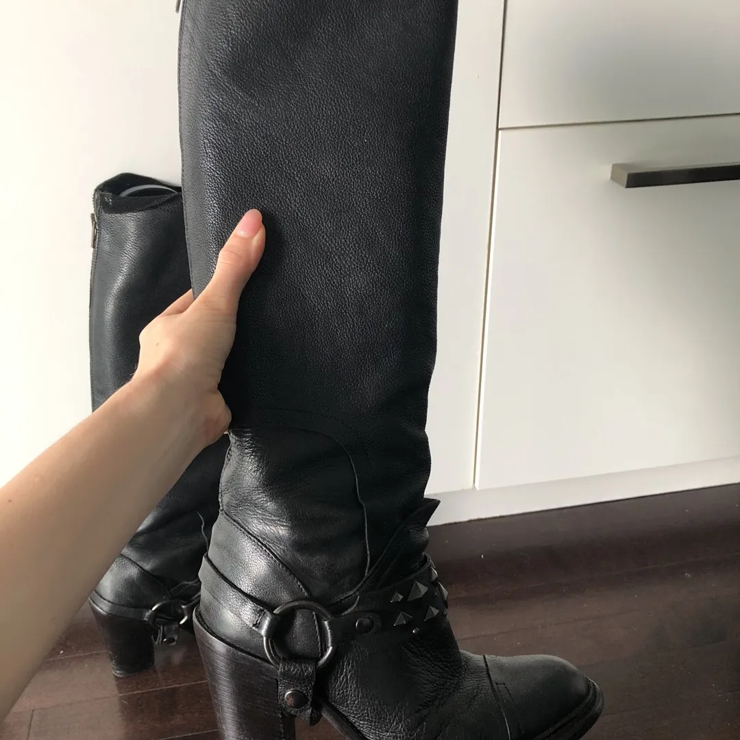 Vera Wang Over The Knee Leather Boots photo 5