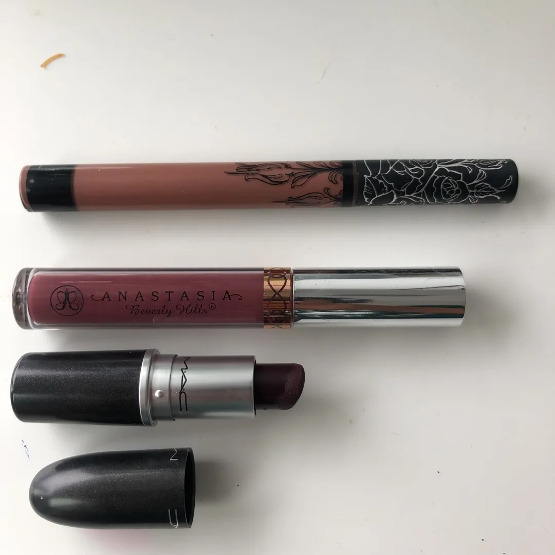 Lipstick and Liquid Lipsticks photo 1
