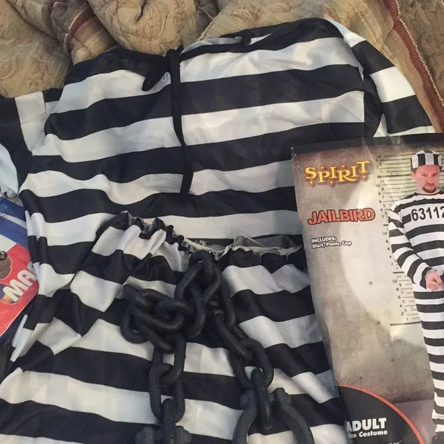 Prisoner Costume (Without Hat) photo 1