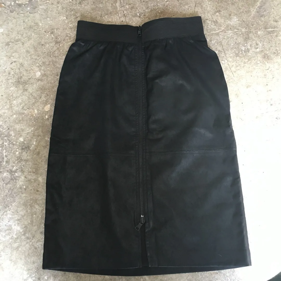 Sam Edelman: Small, Faux Leather Skirt w/ Front Zipper & Elas... photo 1