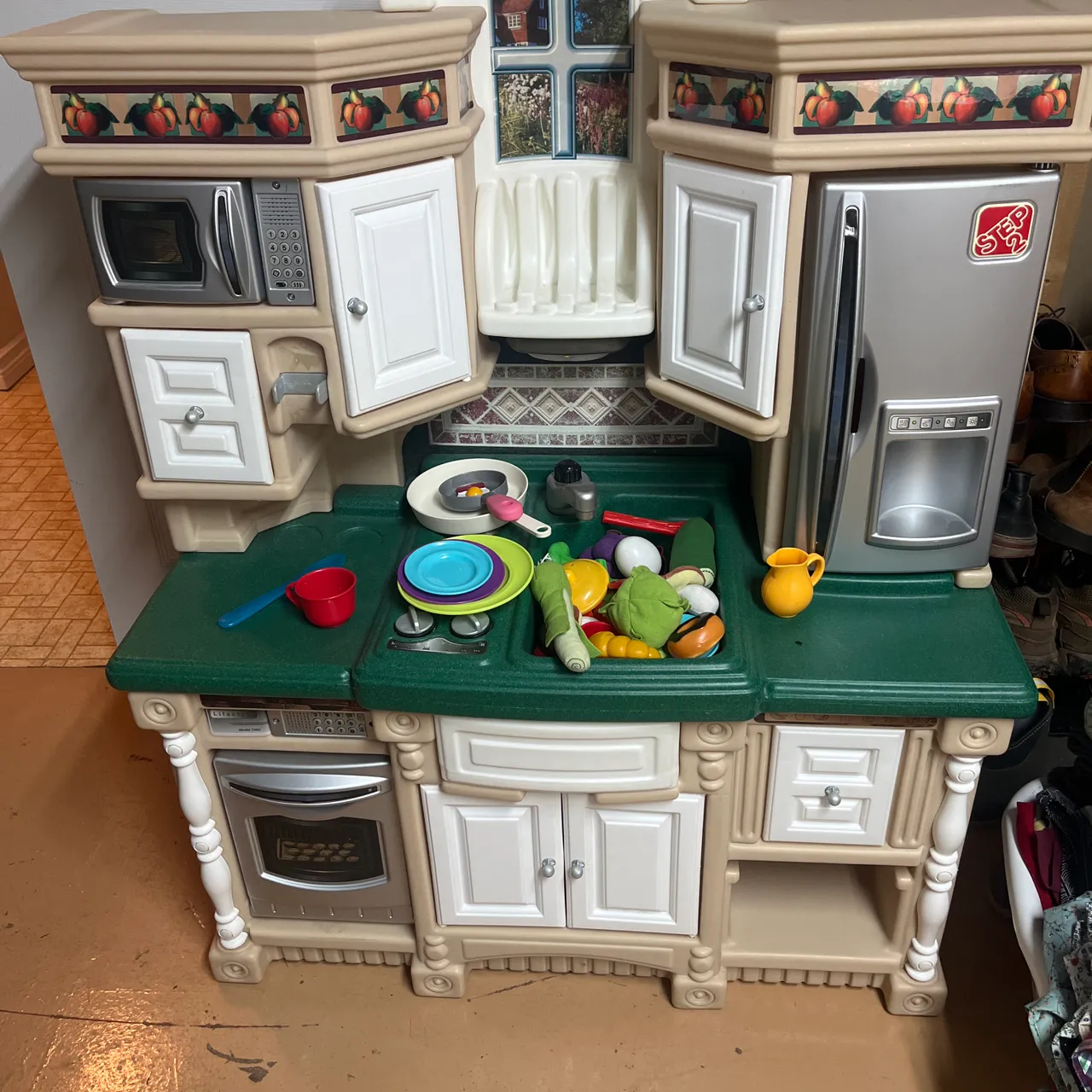 Toy kitchen photo 1