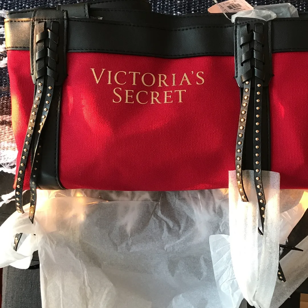 Victoria’s Secret Weekender Bag photo 1