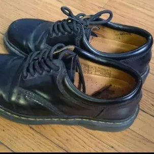 Dr. Martens Air Wair Shoes Sz. 9 VG Condition photo 1