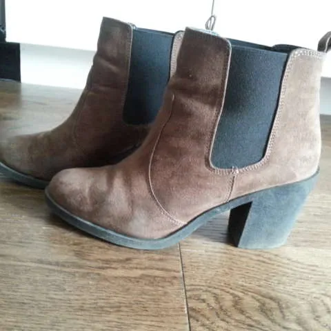 size 7 H&M ankle boots photo 3