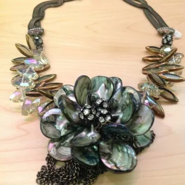 New ANN TAYLOR floral statement necklace photo 1