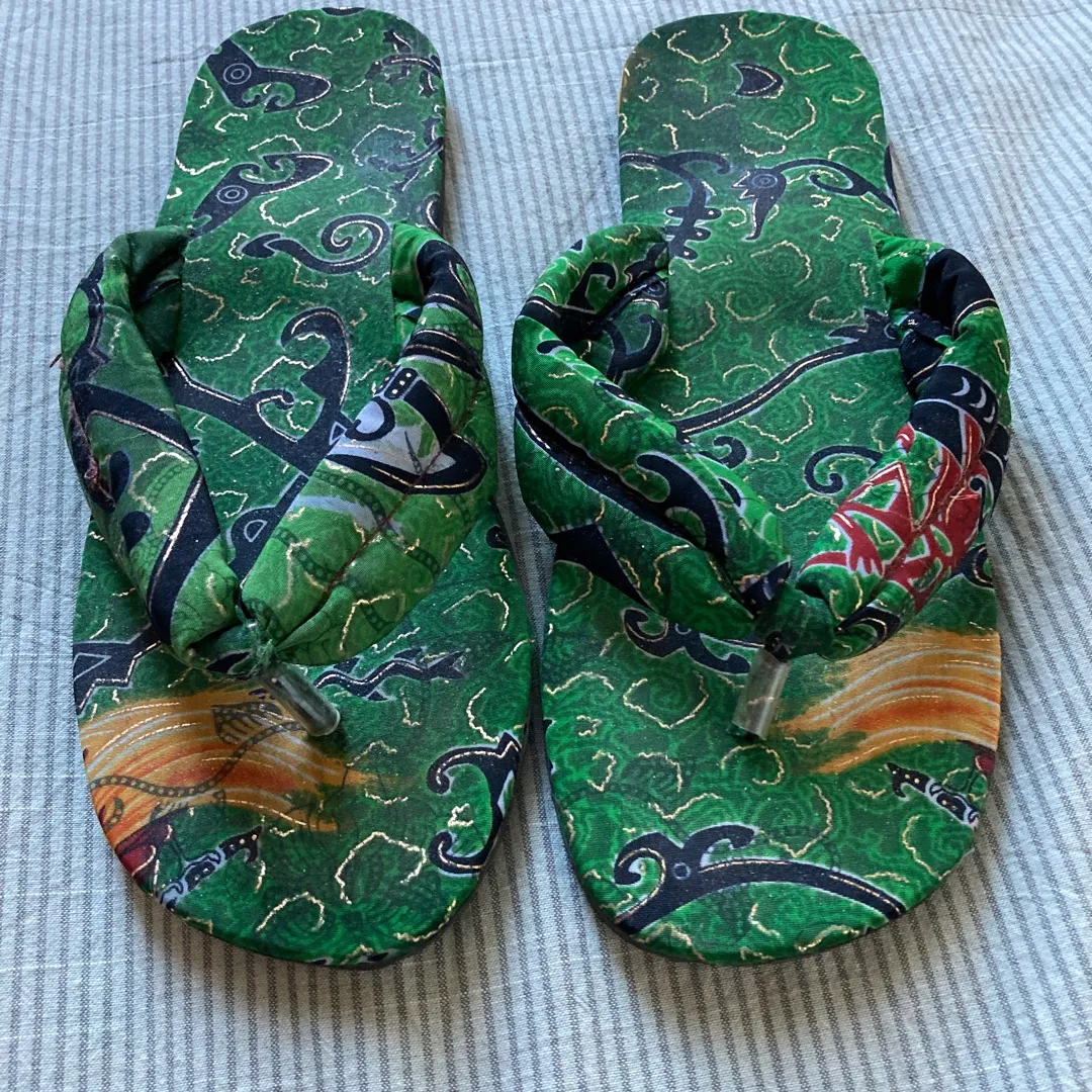 Slippers/ sandals photo 1