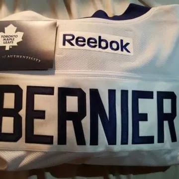 Autographed Jonathan Bernier Leafs Jersey photo 1