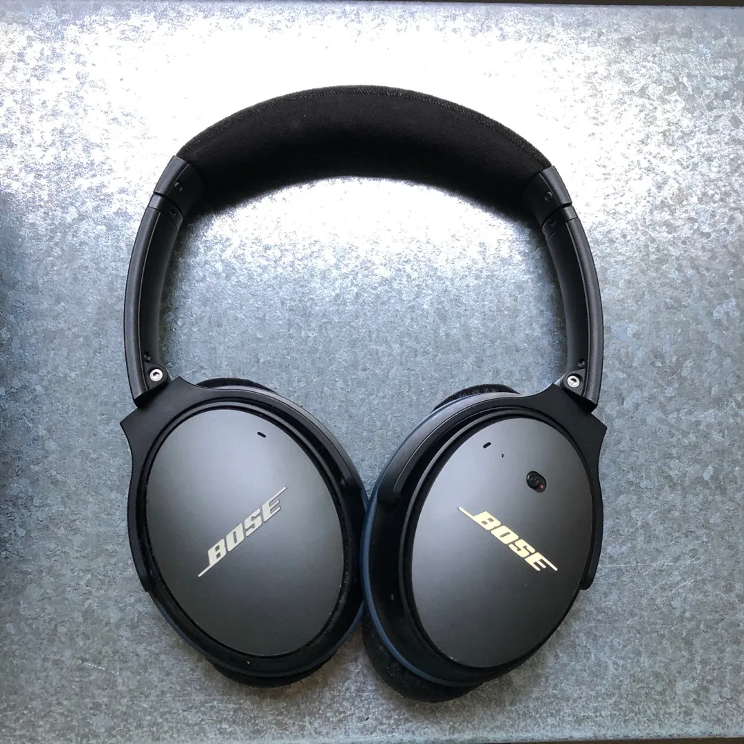 Bose Noise-cancelling Headphones photo 1