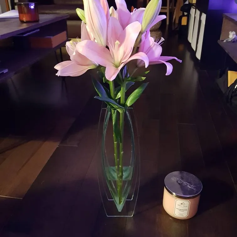 Glass Vase With Fresh flowers photo 1