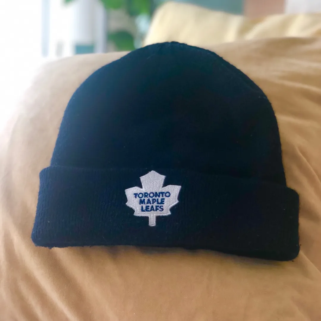 Toque Hat - Toronto Maple Leafs photo 1