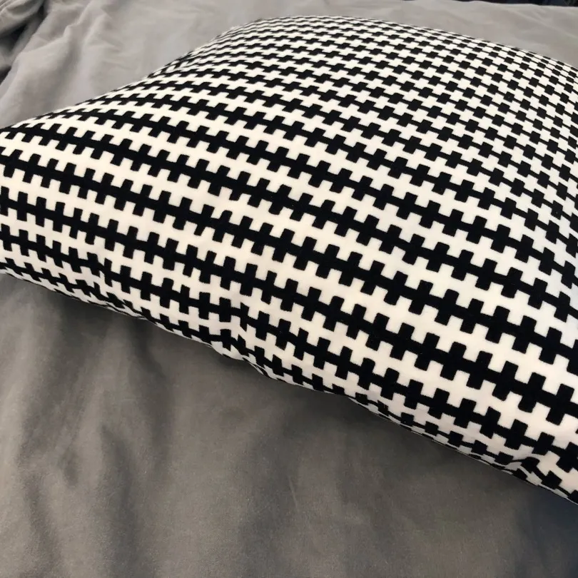 Cushion Black and White Pattern photo 3