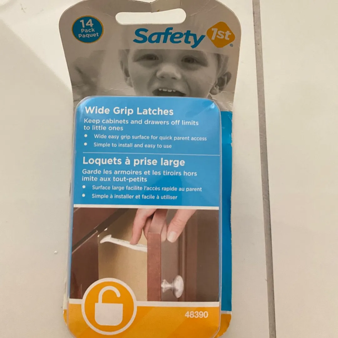 Safety First Wide Grip Latch For Baby Proofing photo 1