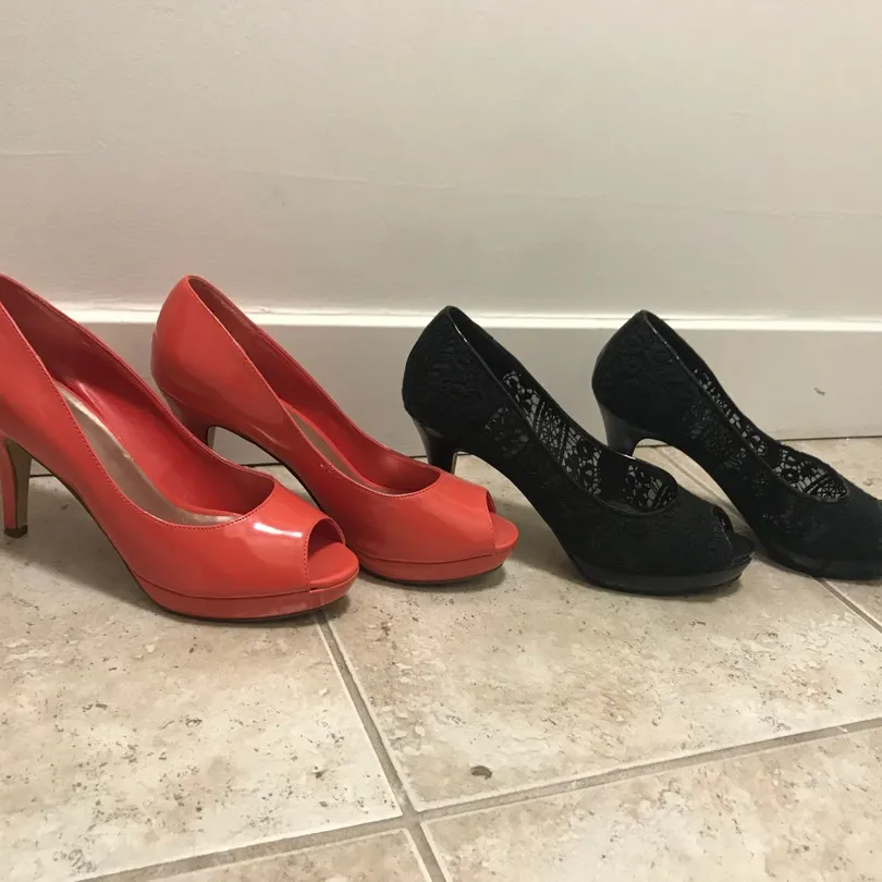 Size 8 Open-Toed 3" Pumps (Coral And Black) photo 1
