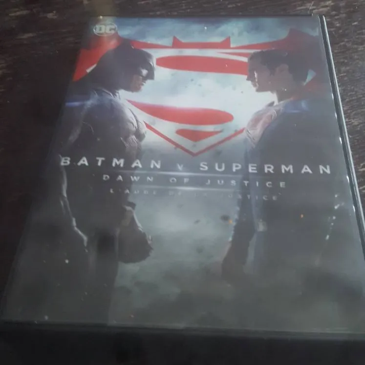 Batman Vs Superman Dvd photo 1